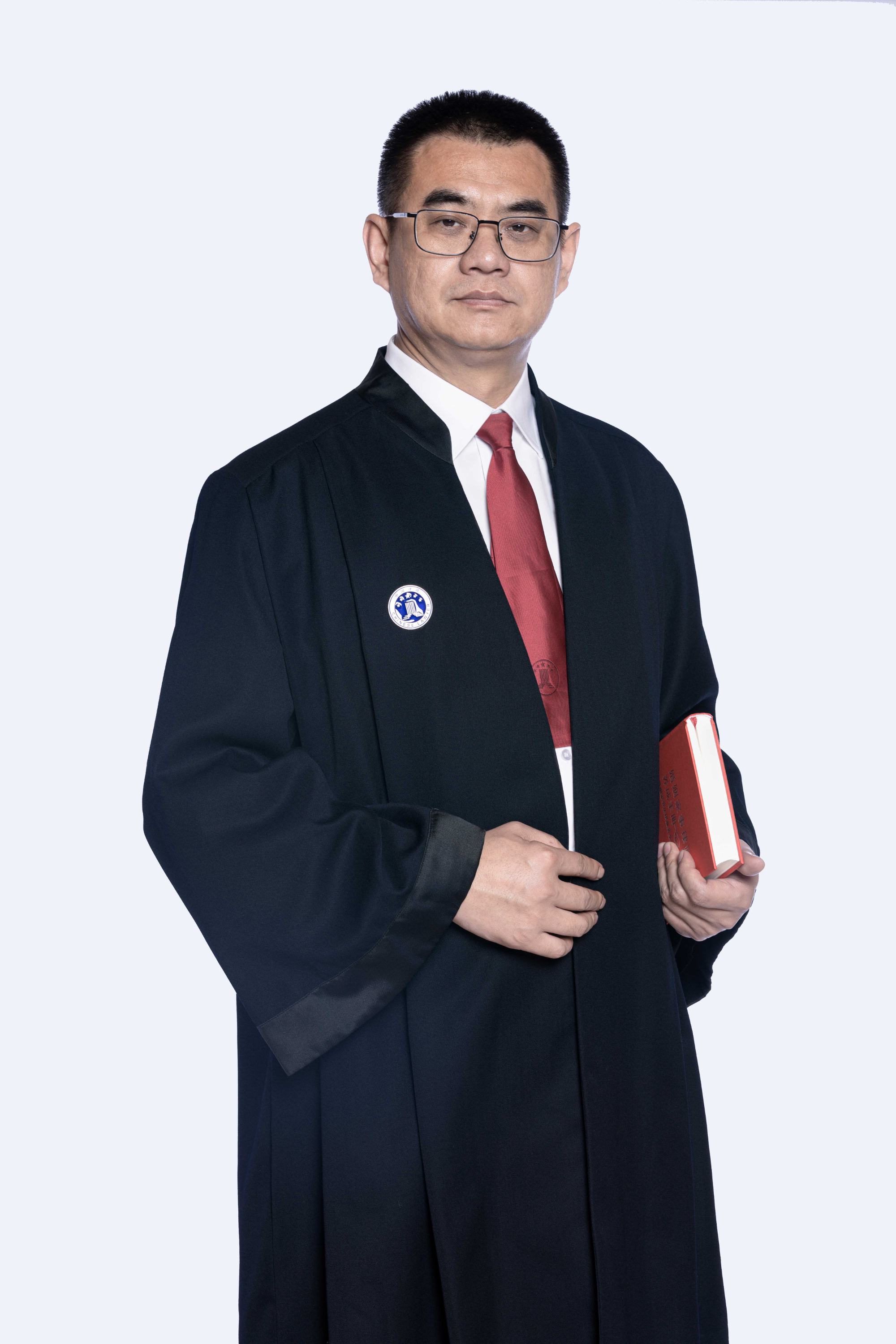 执行主任周占东