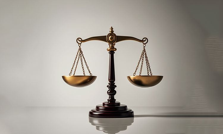 权平律师事务所|高空抛物致人受伤要负什么责任？